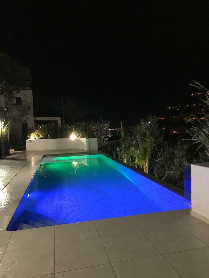 Ferienwohnung Castell Blau Roses Exterior foto